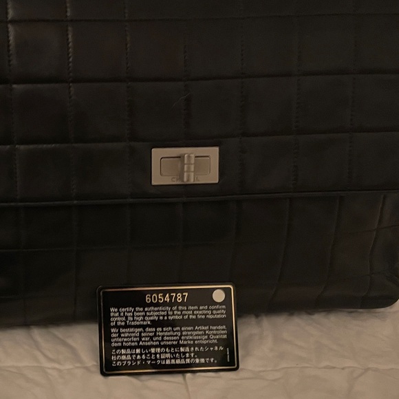CHANEL HORIZONTAL QUILT MEDIUM BOY BAG - Picture 13 of 16